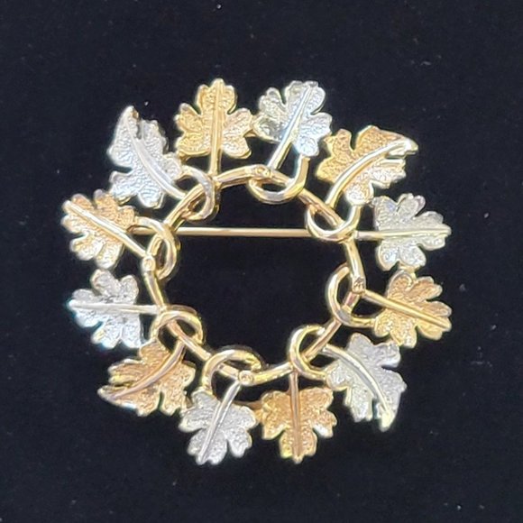 Sarah Coventry Two-Tone Leaf Brooch - Picture 2 of 4